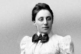 Emmy Noether (1882-1935) a fost o matematiciană germană. Cea mai importantă contribuție a ei este Teorema lui Noether, care spune că fiecare simetrie din fizică corespunde unei legi de conservare. Pun pariu că mulți n-ați auzit de ea.